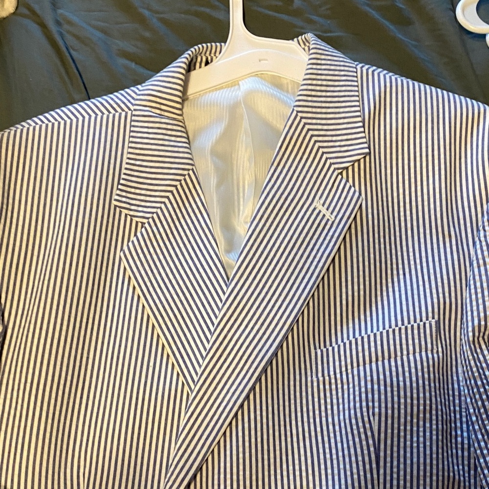 Striped Blue and White Men's Blazer 48R seersucker dry clean